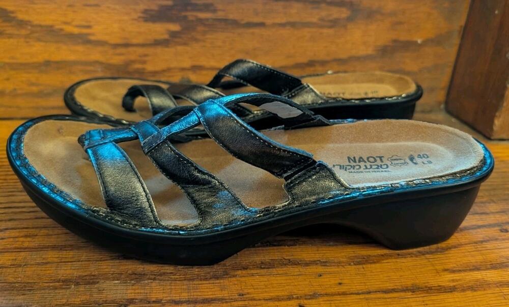 Naot Womens Cross Metallic Silver Sandals Sz. 40 (US 9)